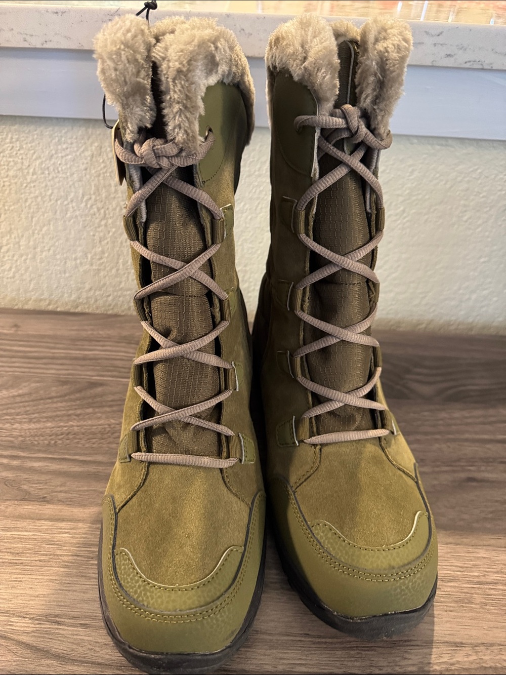 Columbia (RET $80) Olive Green Lace-Up Winter Boots with Faux Fur, Womens 11 - Picture 8 of 10